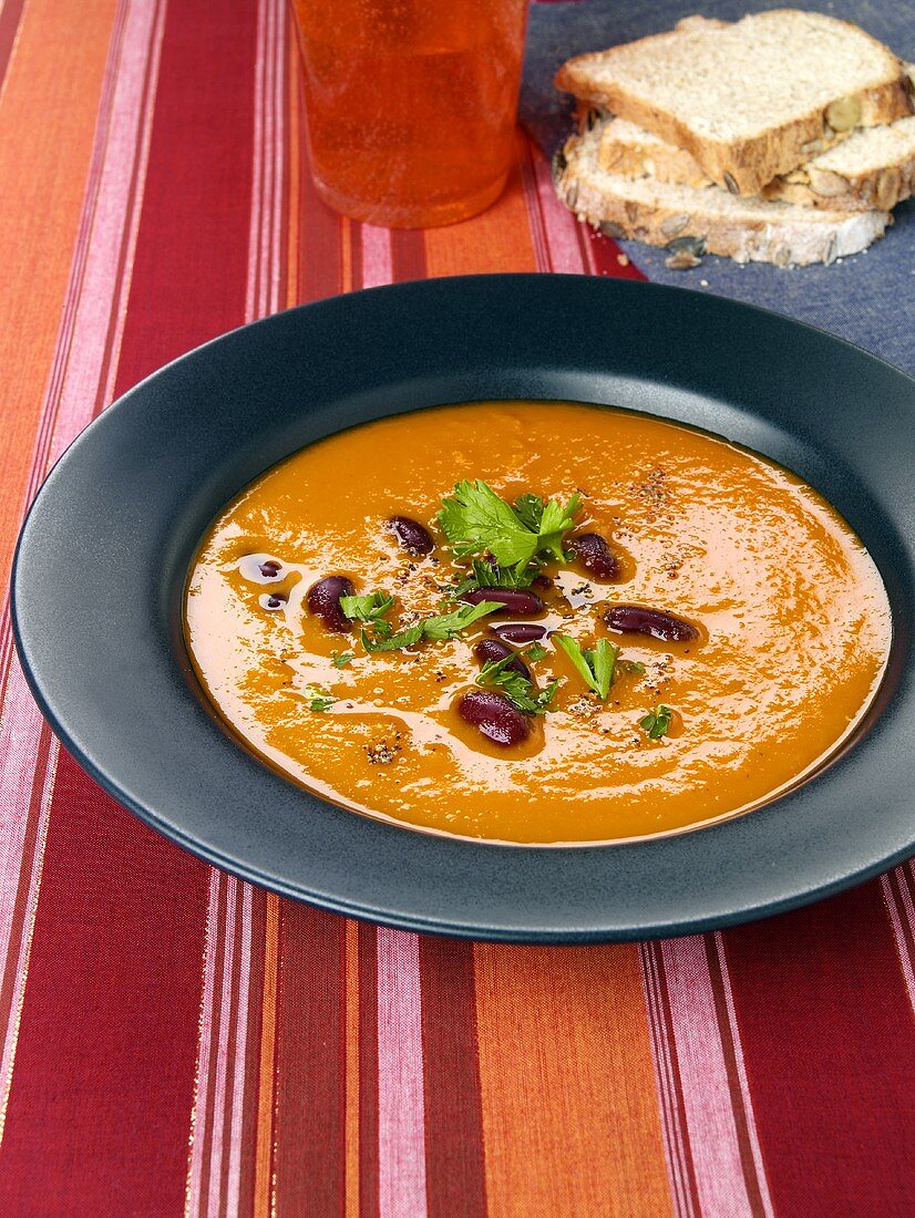Pumpkin soup with kidney beans