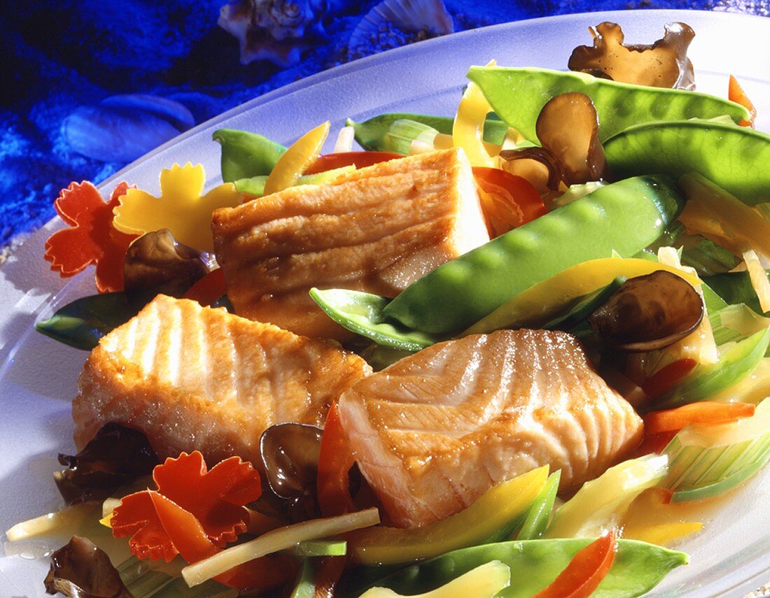 Salmon fillet with Asian vegetables