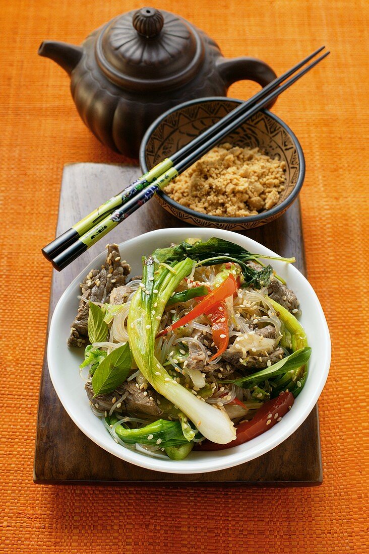 Glass noodles with beef and vegetables; chopped peanuts