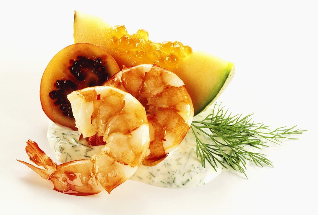 Shrimps with dill sauce and fruit