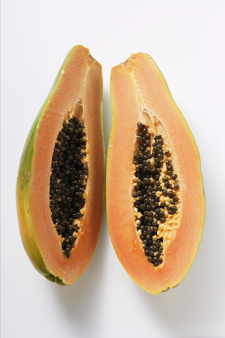 Papaya, halbiert