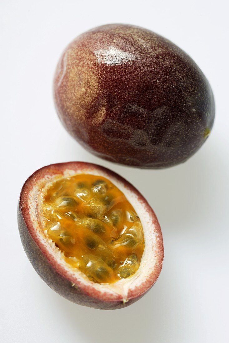 Whole and half passion fruit (Purple granadilla)