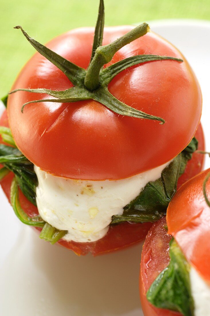 Gefüllte Tomaten mit Ziegenkäse und Spinat