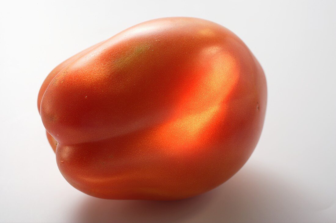 Eine Tomate (liegend)