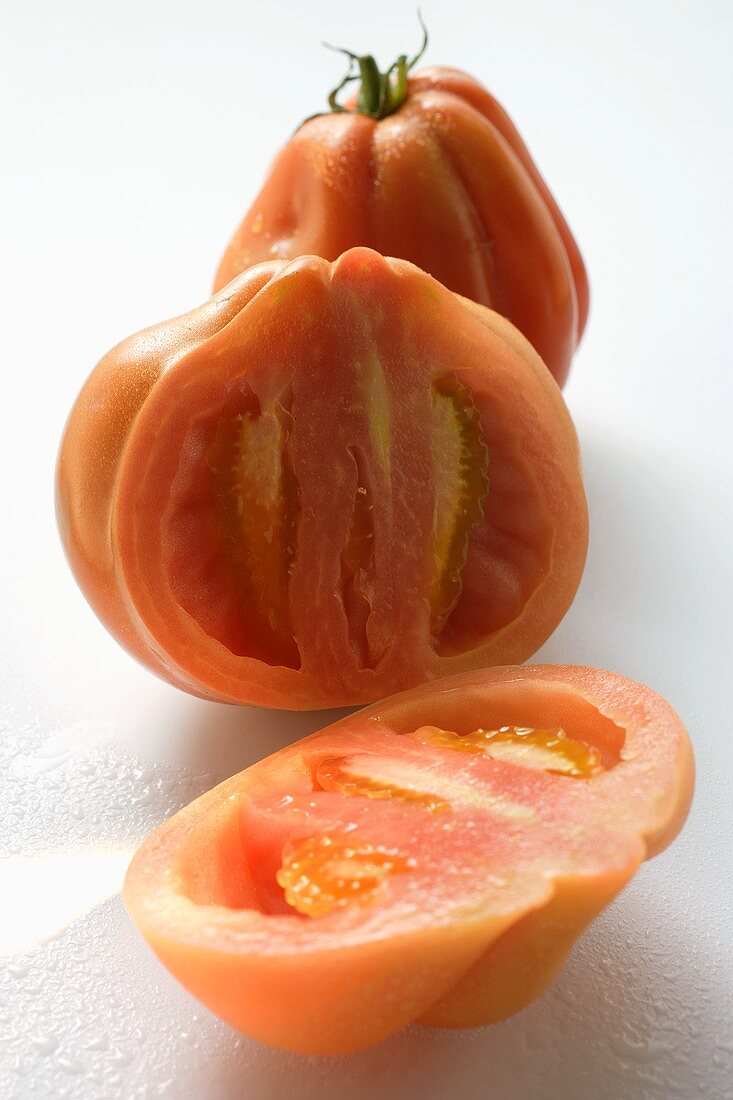 Beefsteak tomatoes, whole and halved