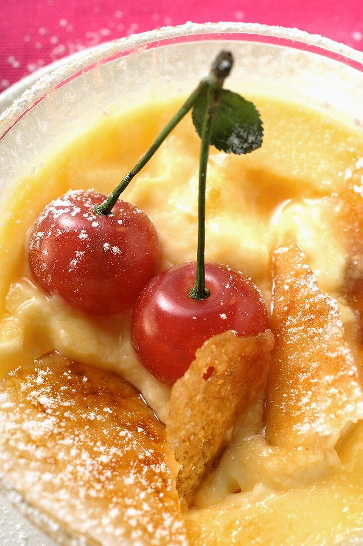Crème brulee with cherries