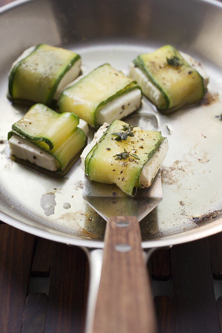 Fried sheep's cheese wrapped in courgette with thyme