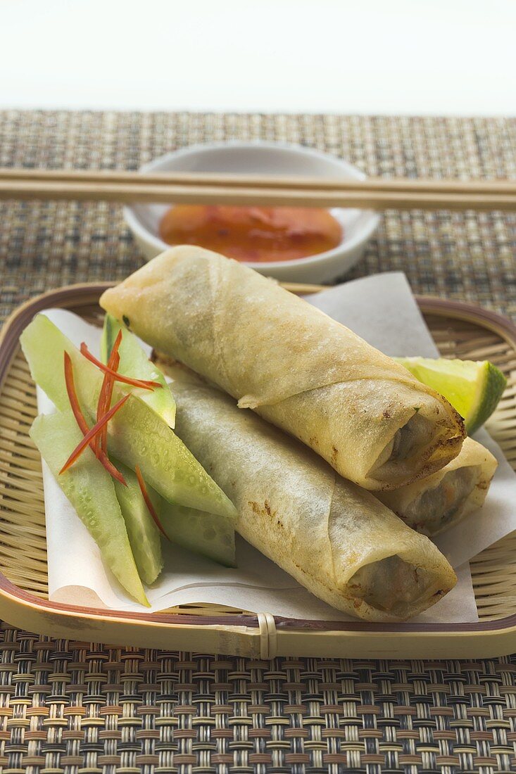 Spring rolls with cucumber and dip