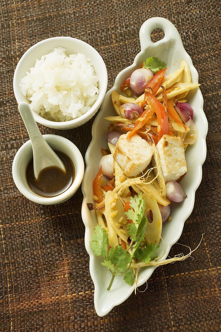 Fish fillet with bamboo, peppers, soy sauce and rice