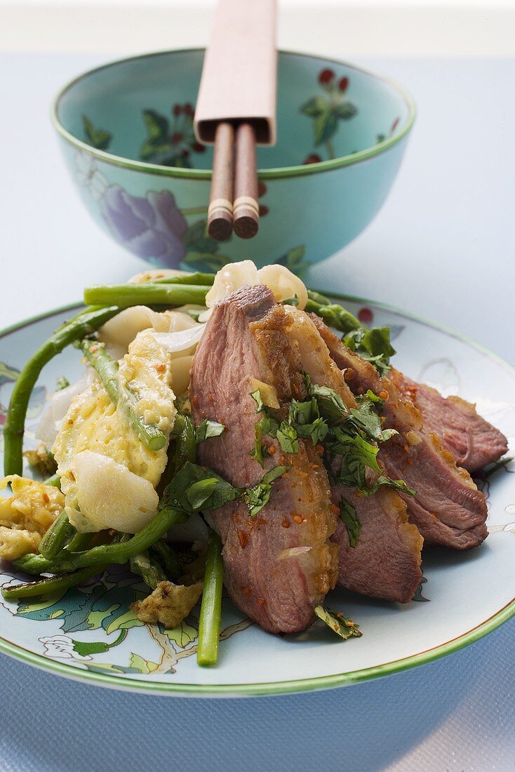 Duck breast with rice noodles and green asparagus (China)