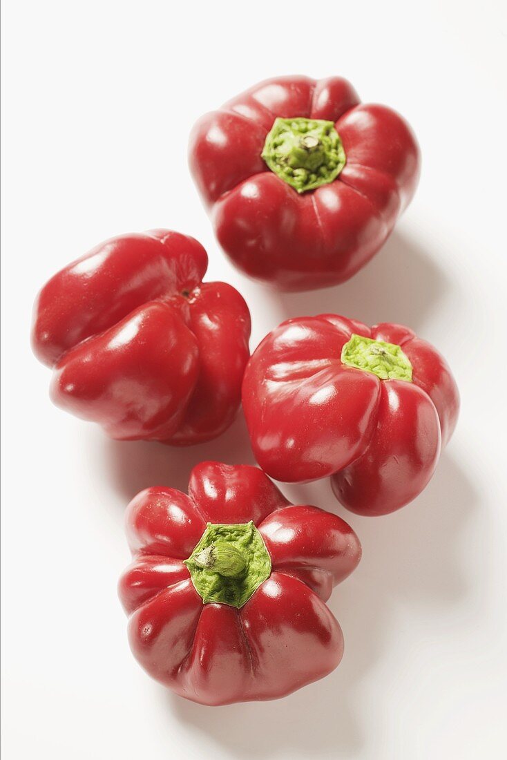 Vier rote Tomatenpaprika