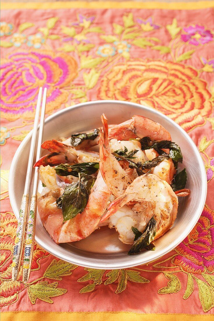 Fried shrimps with Thai basil