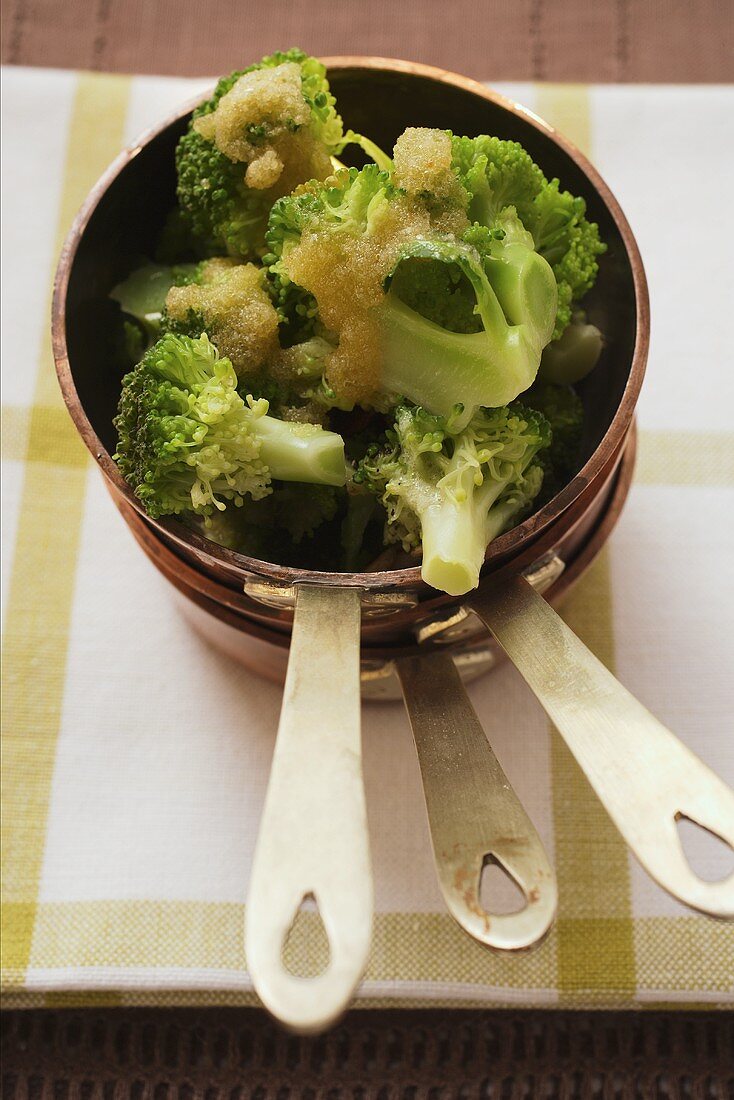 Broccoli with buttered breadcrumbs in pan