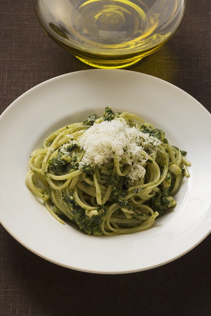 Linguine with pesto and Parmesan, olive oil