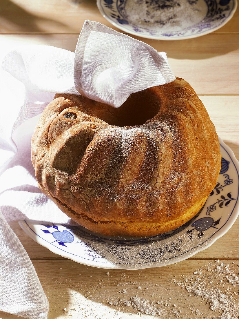 Freshly-baked gugelhupf with tea towel
