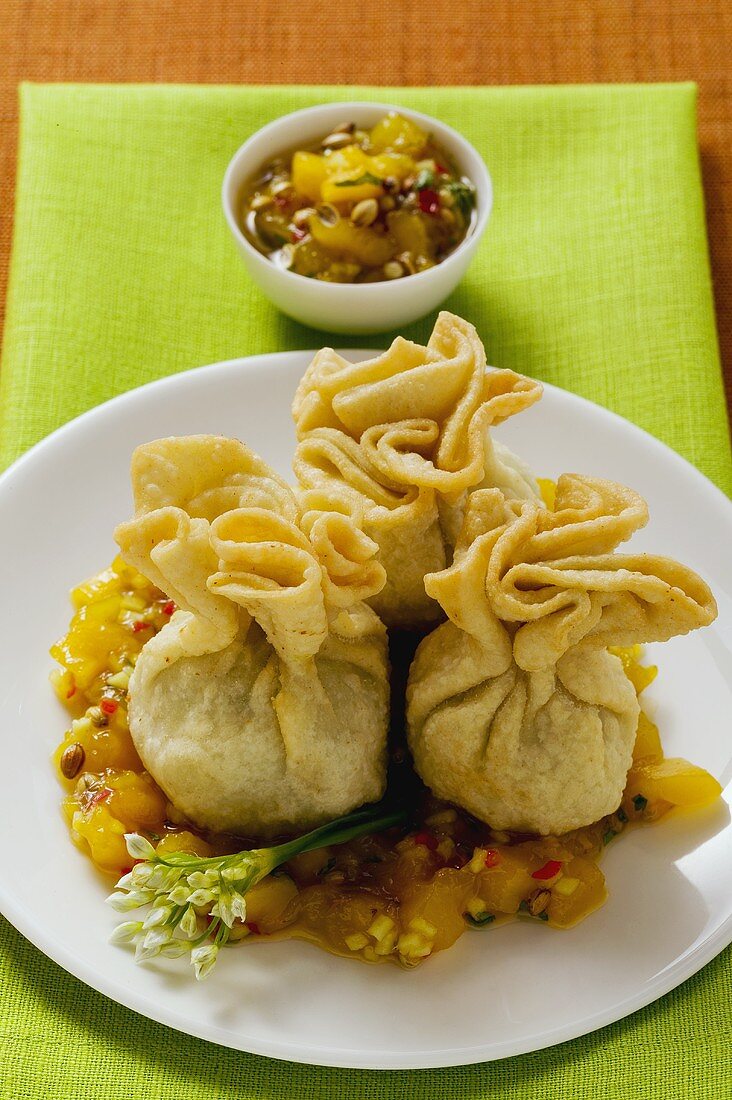 Wontons with mango chutney