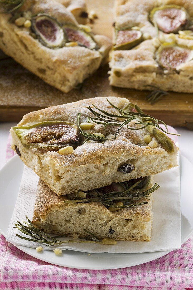 Focaccia mit Feigen, Rosmarin und Pinienkernen