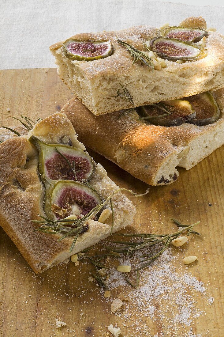 Focaccia mit Feigen, Rosmarin und Pinienkernen