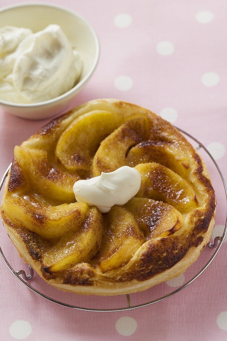 Puff pastry apple tart with cream (Liguria)