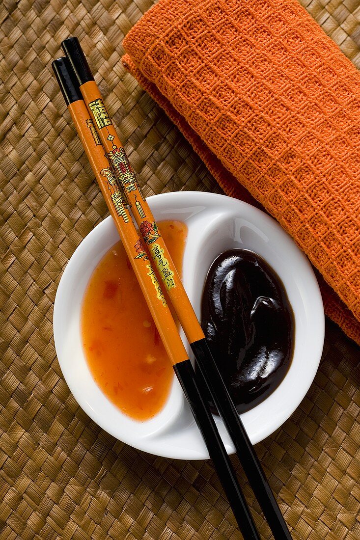 Hoisin sauce and sweet and sour chili sauce (Asia)