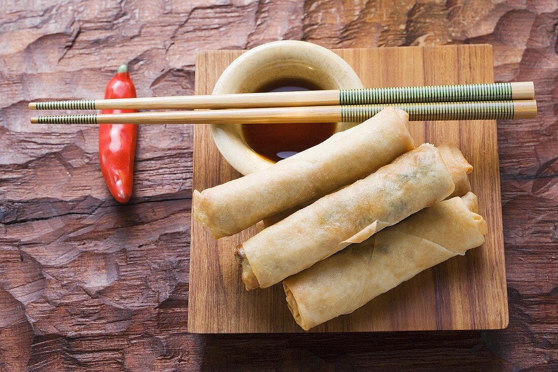 Spring rolls with soy sauce (Thailand)