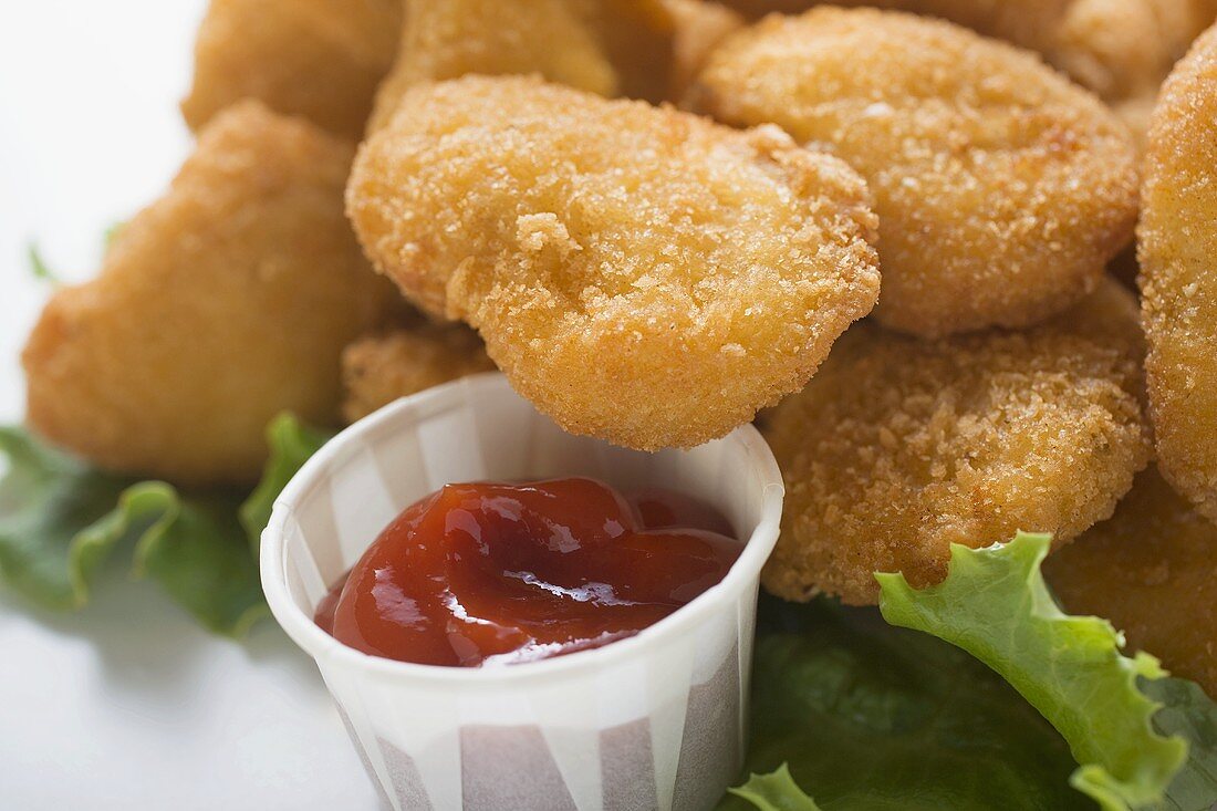 Chicken Nuggets mit Ketchup