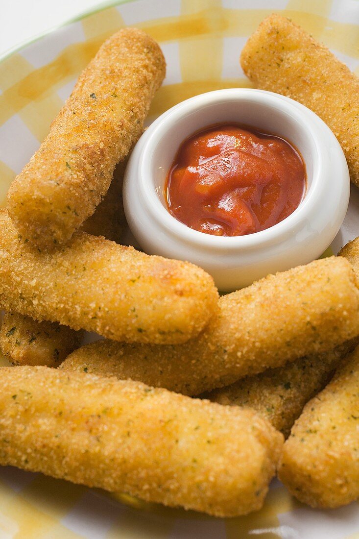 Mozzarella sticks with marinara sauce