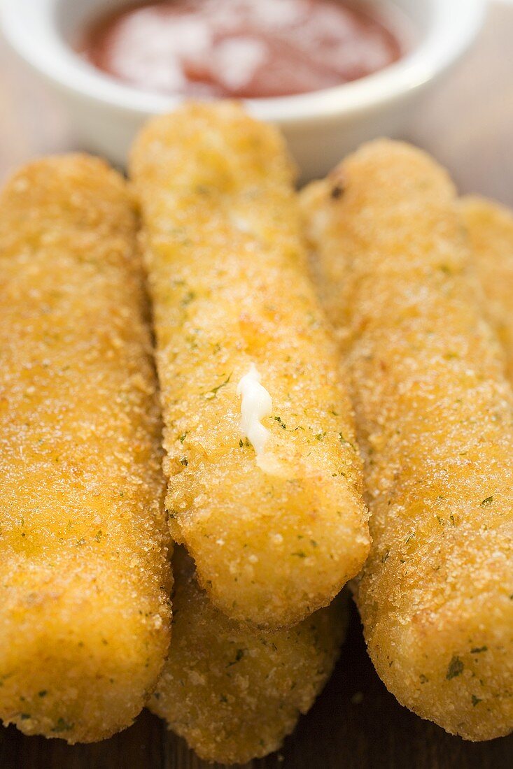 Mozzarella sticks with marinara sauce