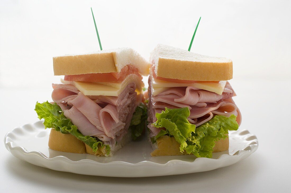 Ham, cheese and tomato sandwich (halved)