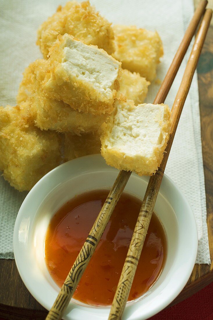 Breaded tofu cubes with chilli sauce (Asia)