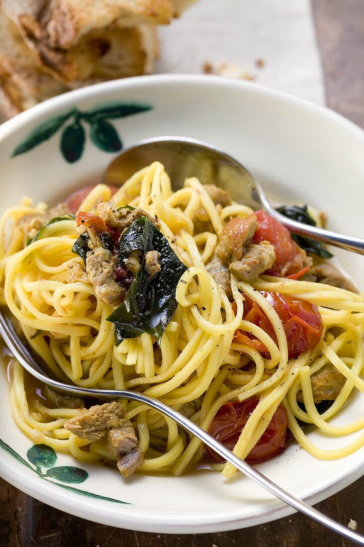 Linguine mit Kalbfleisch und Kirschtomaten