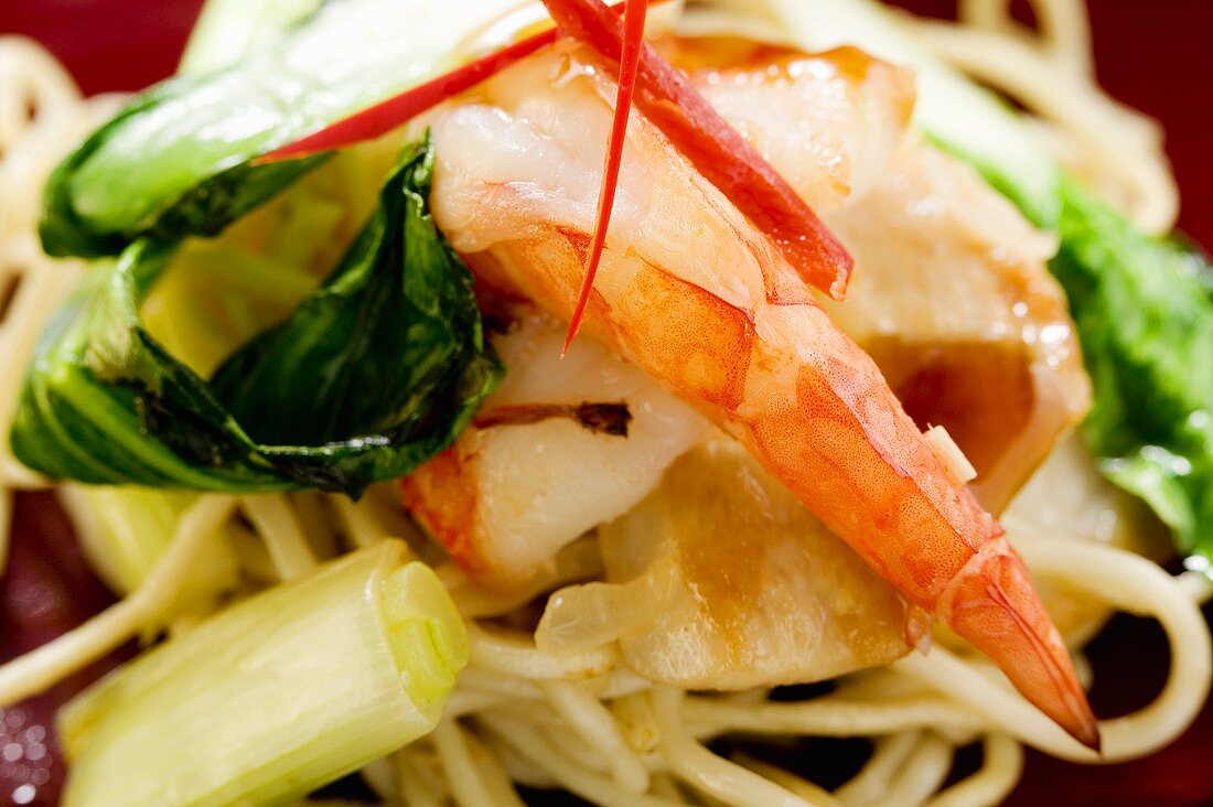 Bami Goreng with shrimps and chicken (Indonesia)