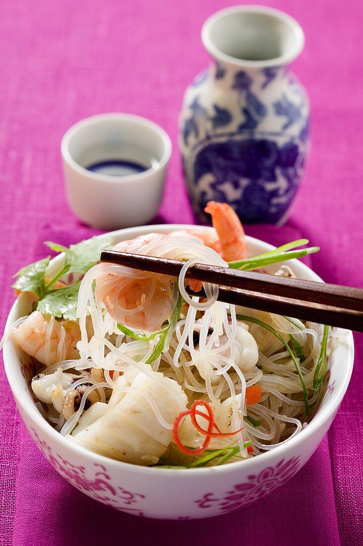 Glass noodle salad with seafood (Asia)