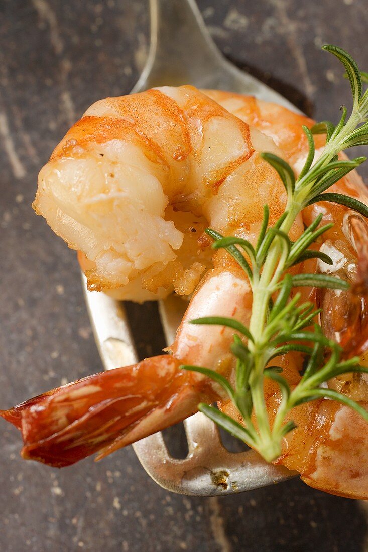 Fried shrimps with rosemary on spatula