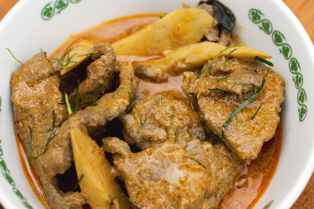 Beef curry with bamboo shoots (Thailand)