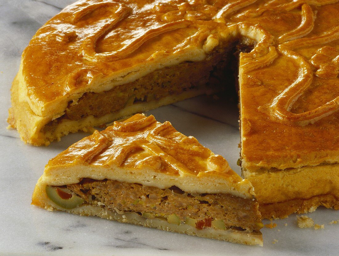 Meat pie, a piece cut