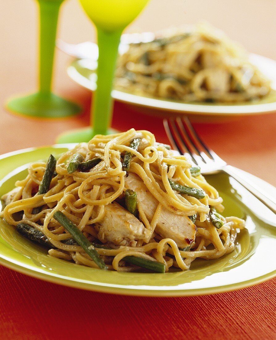 Pasta with chicken and green beans