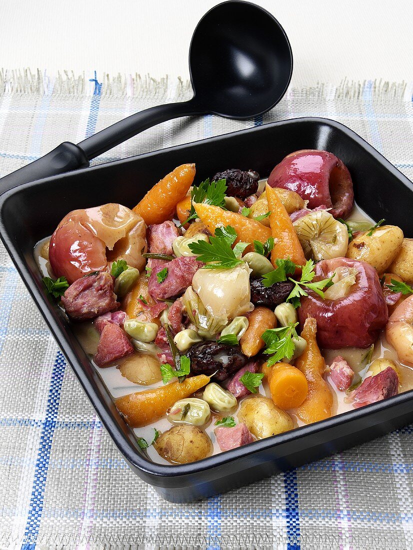 Stew of ham, apples and vegetables