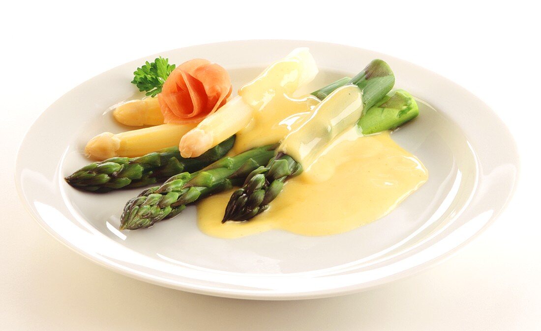 Grüner und weisser Spargel mit Sauce Hollandaise