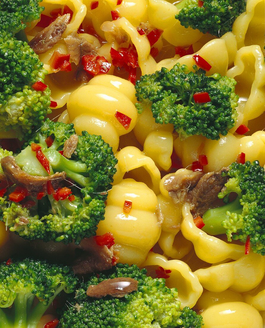 Conchiglie with broccoli and peppers