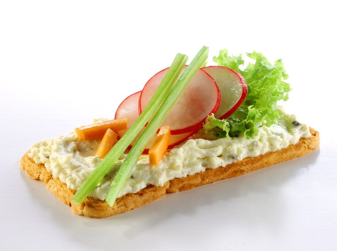 Crispbread topped with cottage cheese and vegetables