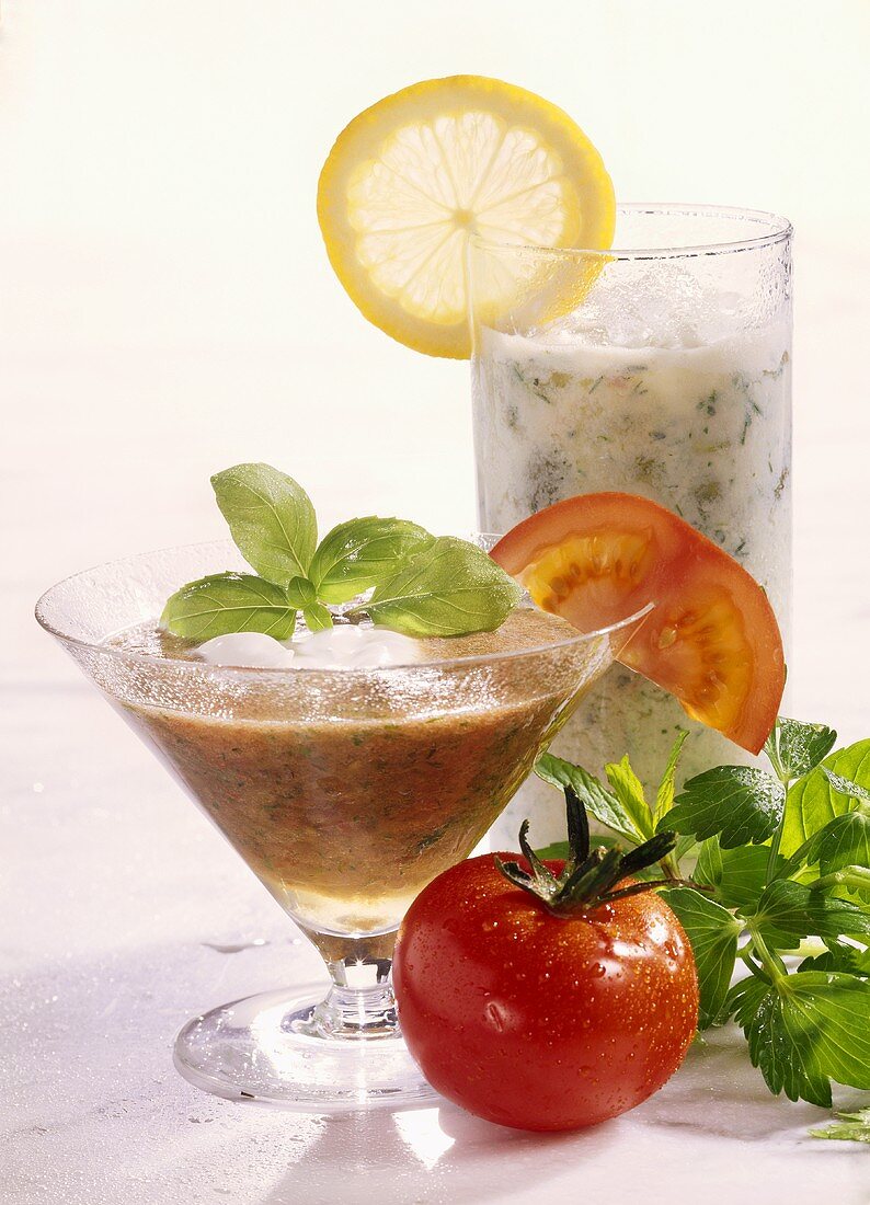 Tomatenshake und Kräutercocktail