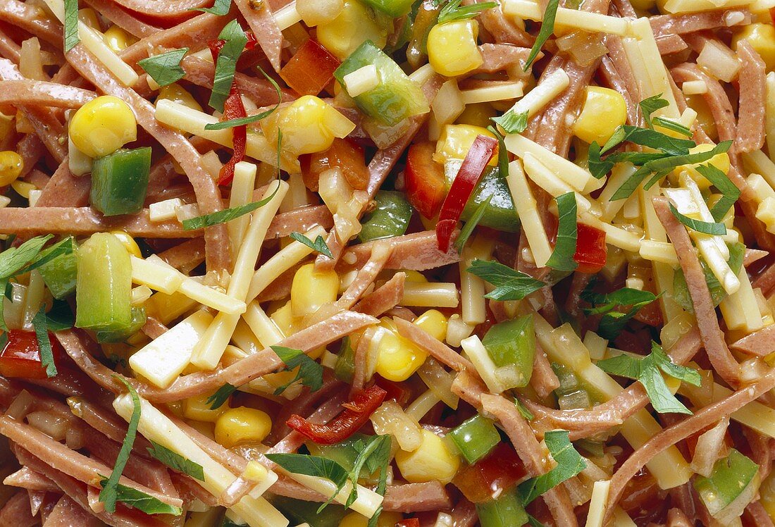 Pikanter Wurstsalat mit Gouda & Paprika