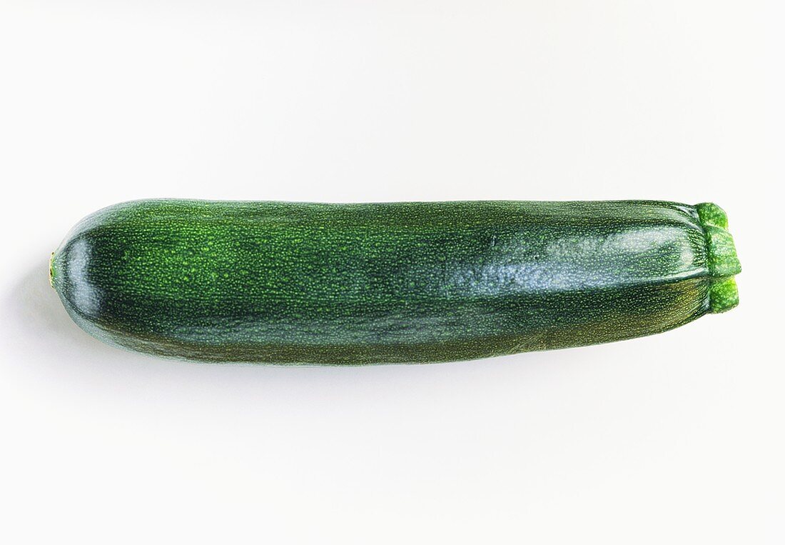 Eine grüne Zucchini