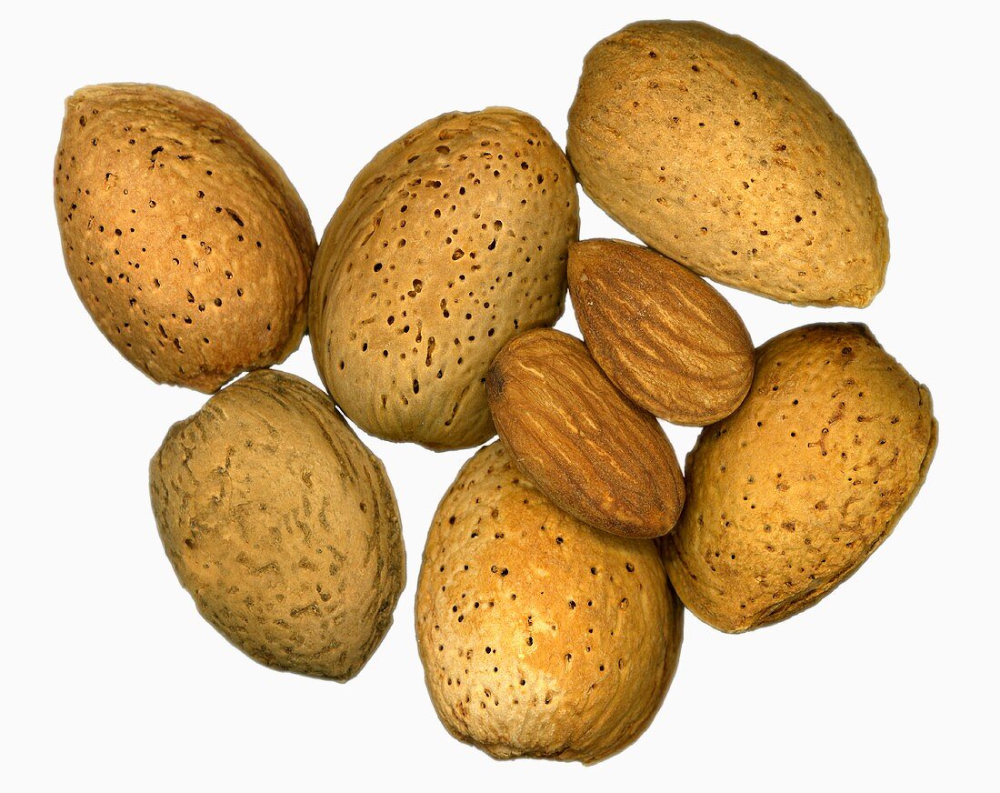 Several shelled and unshelled almonds