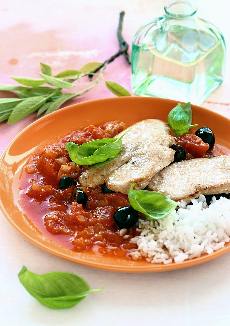 Turkey breast in olive and tomato sauce with rice