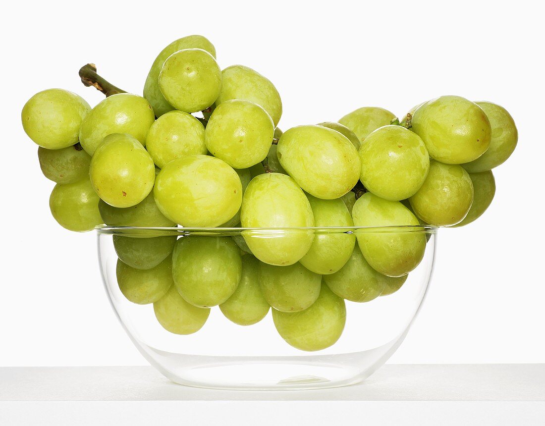 Grapes in glass bowl