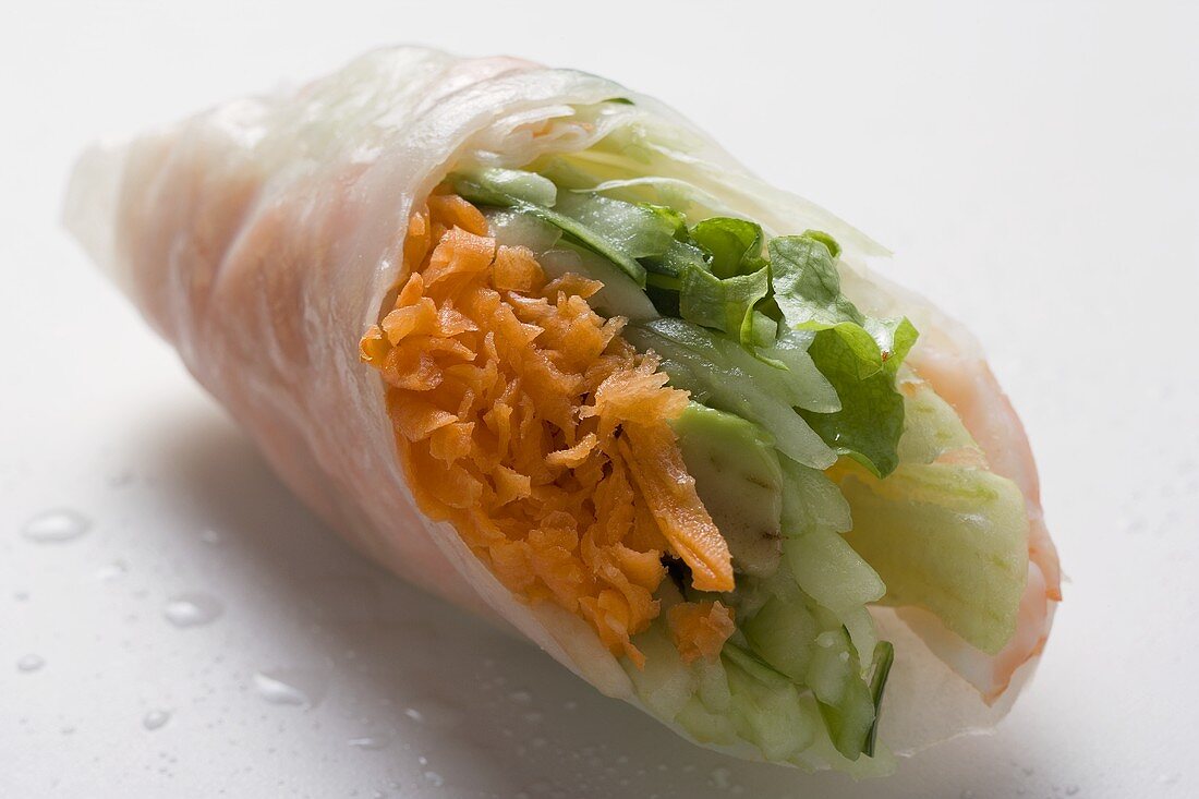 Vietnamese rice paper roll with vegetable filling