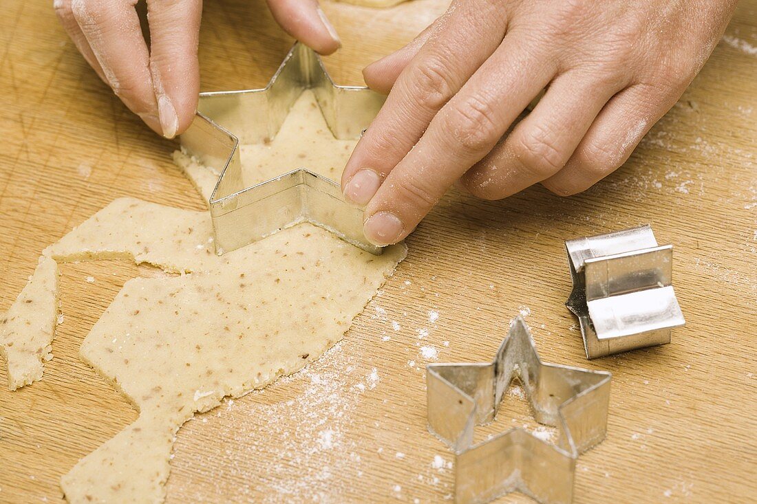 Cutting out star-shaped biscuit
