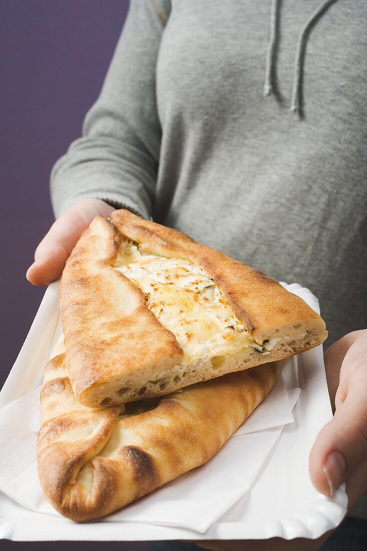 Pide mit Schafskäse